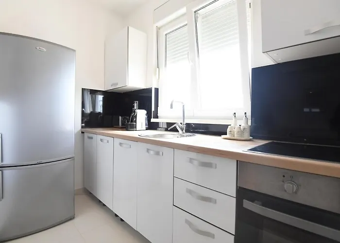 Visnjik- Free Private Parking Zara