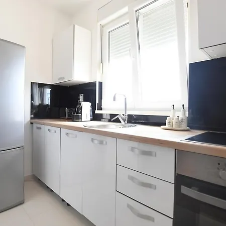 Visnjik- Free Private Parking Задар