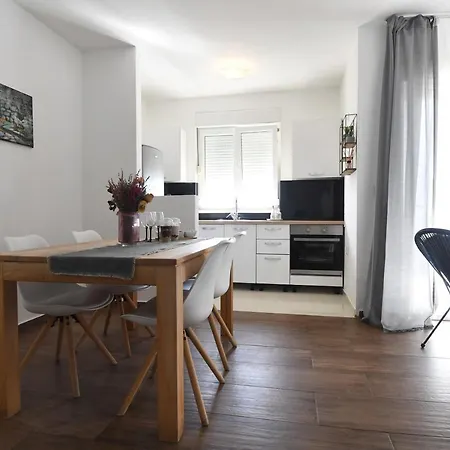 Apartment Visnjik- Free Private Parking *